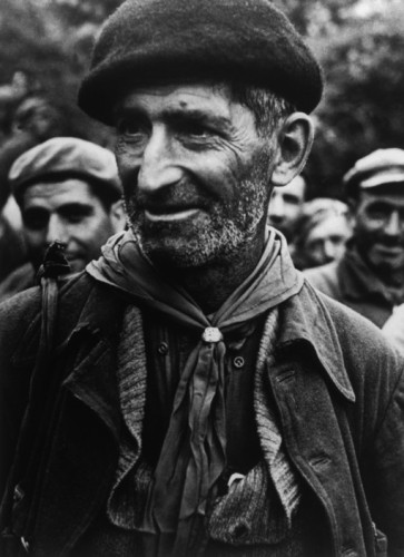 SPAIN. Spanish Civil War (1936-9)
Montblanch. Near Barcelona. October 25th, 1938.
The Spanish Civil War broke out in 1936, when part of the Spanish army rebelled against the Second Republic, a democratic government elected in 1931. It gained international dimensions when Fascist Germany and Italy began supporting the military uprising, led by General Franco, with weapons and soldiers. The USSR helped the Republic, and a significant contingent of volunteers joined the International Brigades and fought for the Republic. The conflict became the symbol of a larger conflict between Fascists and Communists. The war ended in 1939 with Franco's victory over the Republicans.
Bidding farewell to the International Brigades, which were dismissed by the Republican government, as a consequence of Stalin's friendship with Germany.