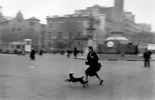 SPAIN. Spanish Civil War (1936-9).
Barcelona. January, 1939.
The Spanish Civil War broke out in 1936, when part of the Spanish army rebelled against the Second Republic, a democratic government elected in 1931. It gained international dimensions when Fascist Germany and Italy began supporting the military uprising, led by General Franco, with weapons and soldiers. The USSR helped the Republic, and a significant contingent of volunteers joined the International Brigades and fought for the Republic. The conflict became the symbol of a larger conflict between Fascists and Communists. The war ended in 1939 with Franco's victory over the Republicans.Running for shelter during the air raid alarm. The city was being heavily bombed by Fascist planes, as General Franco's troops rapidly approached the city.