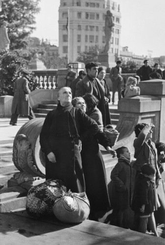 SPAIN. Spanish Civil War (1936-9).
icp 278 Barcelona. January, 1939. Watching an air battle over the city, which was being bombed heavily by fascist planes, as General Franco's fascist troops rapidly approached.